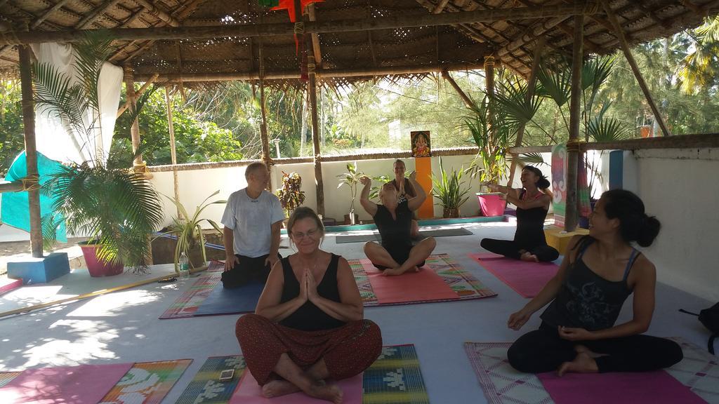 Mk Gardens Surf & Yoga House Varkala Bagian luar foto